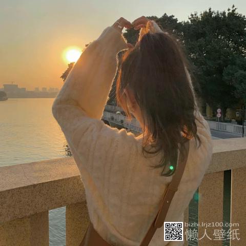 女生头像845_2601f.jpg